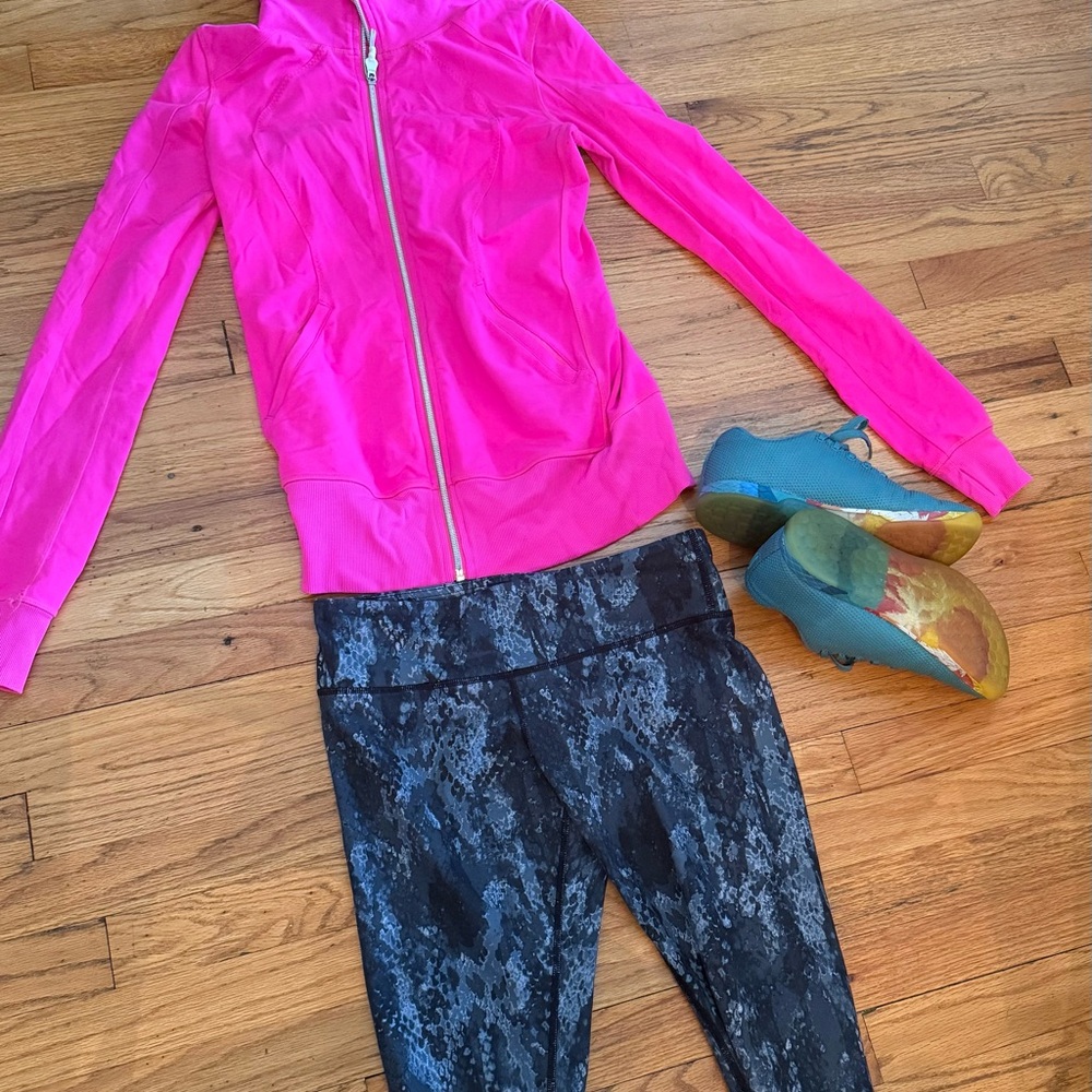 Pink Lululemon Jacket. Great condition!